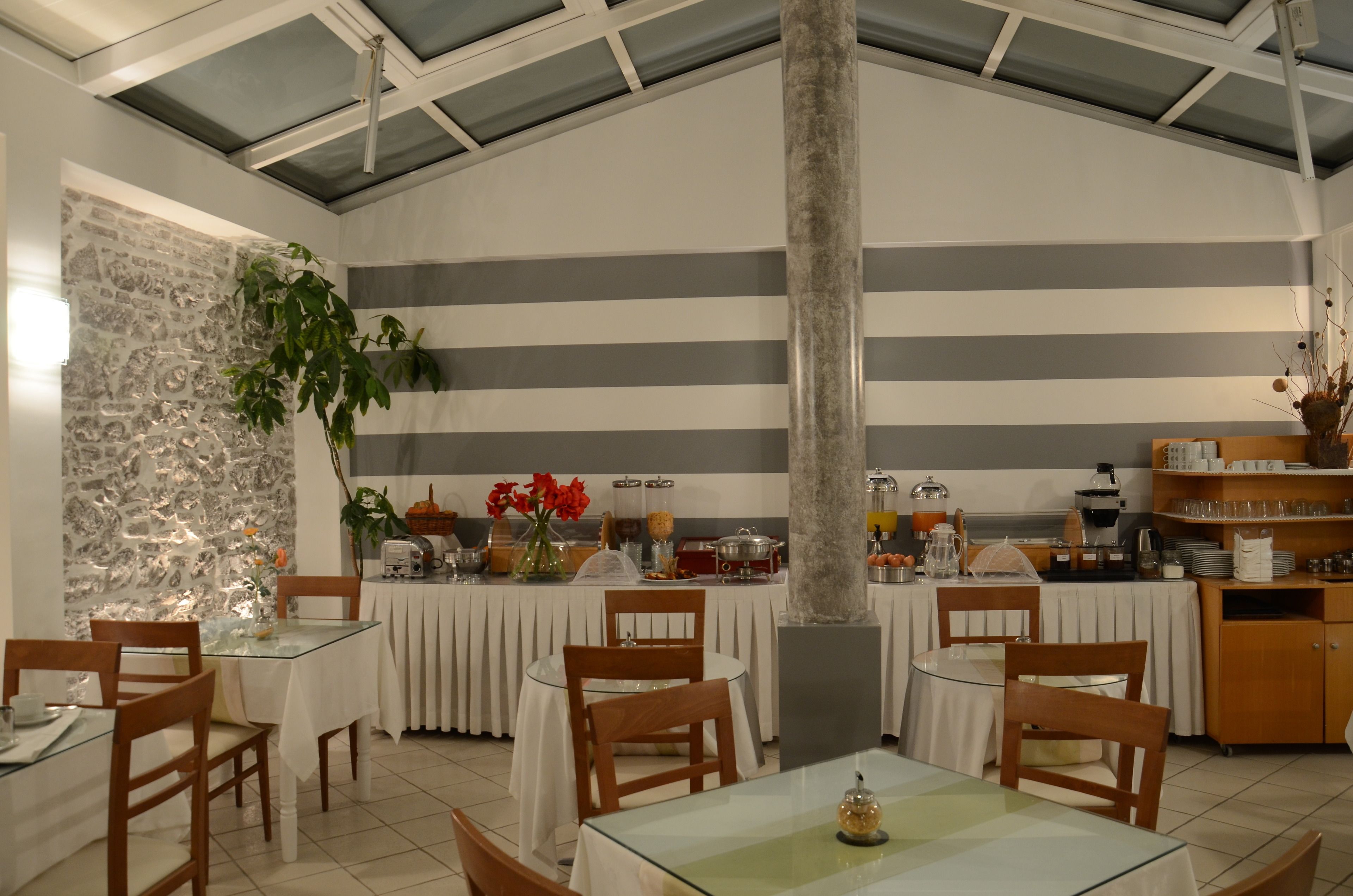 daily buffet breakfast for a fee