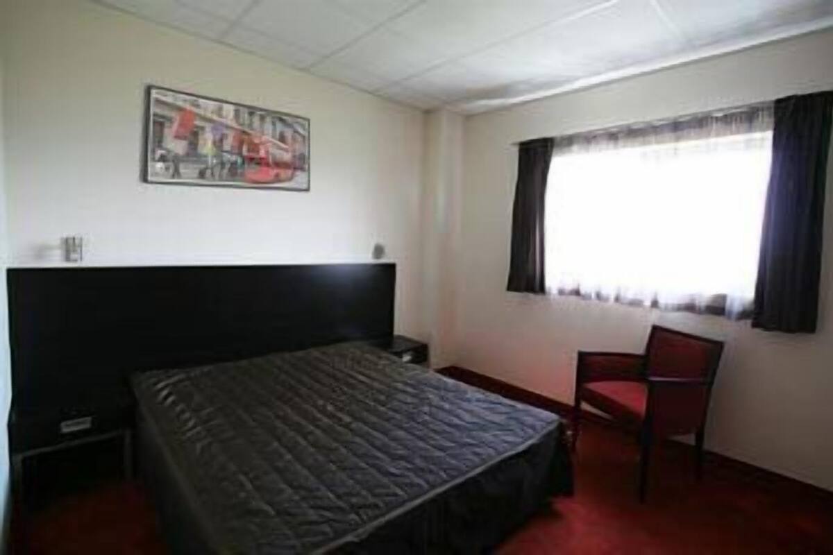Suite | Minibar, escritorio, wifi gratis y ropa de cama