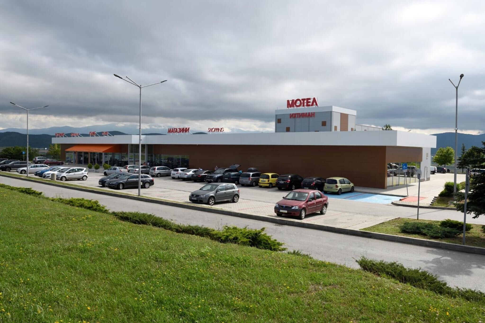 مواقف سيارات مجانية