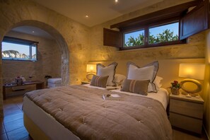 Villa ejecutiva, 3 habitaciones, piscina privada, vistas al mar | Sábanas italianas Frette y ropa de cama de alta calidad