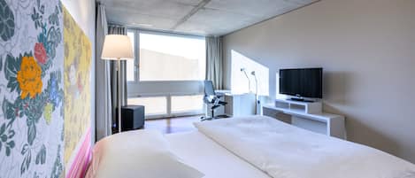 Business Single Room | Premium bedding, down duvets, minibar, in-room safe