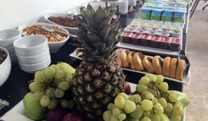 Sudah termasuk sarapan prasmanan setiap hari