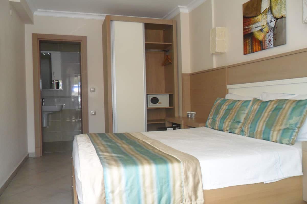 Habitación doble | Ropa de cama de alta calidad y minibar