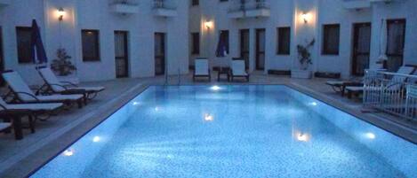 Outdoor pool, pool umbrellas, sun loungers