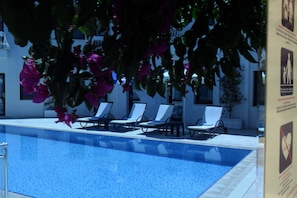 Outdoor pool, pool umbrellas, pool loungers - Asmin Hotel Bodrum (Bodrum)