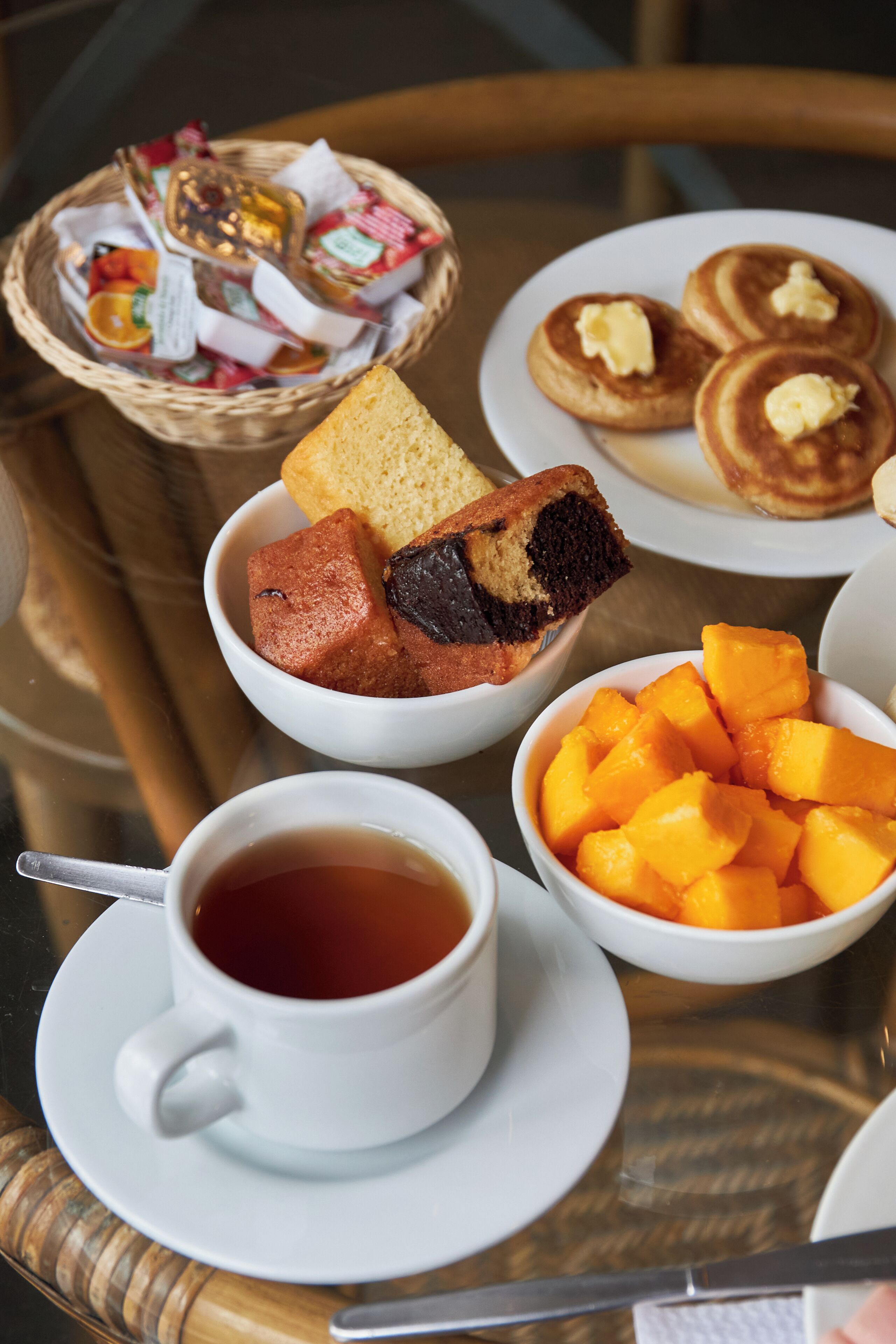 daily buffet breakfast (pen 29 per person)