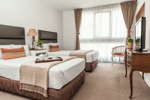 加厚床垫、客房内保险箱、特色家居、办公桌