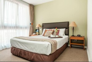 Surmatelas, coffres-forts dans les chambres, ameublement personnalisé