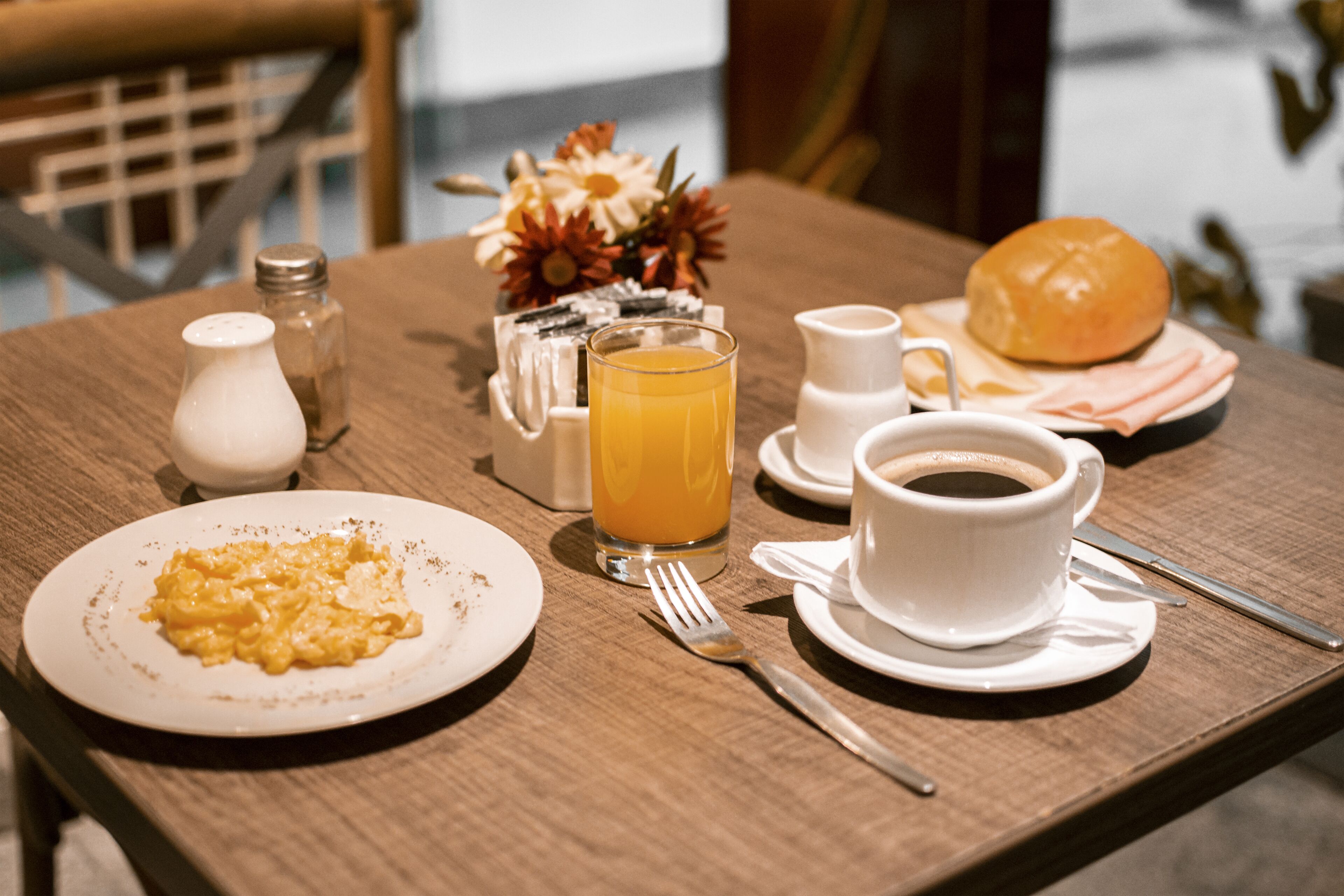 daily buffet breakfast (pen 29 per person)