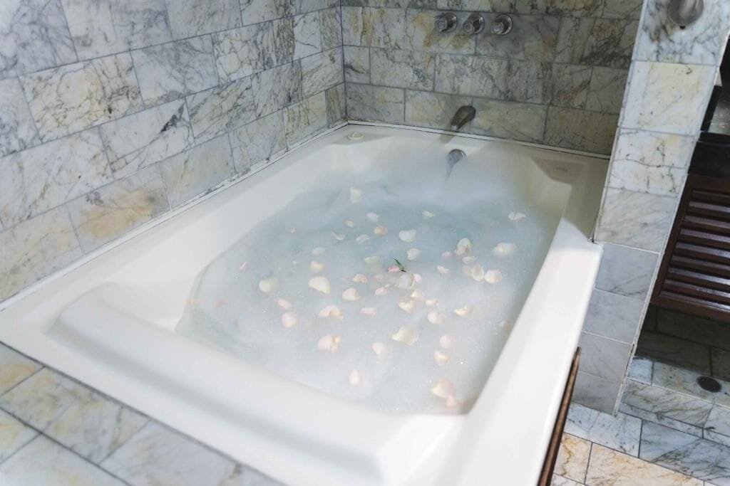 apartamento familiar | bathroom | combined shower/bathtub, free toiletries, hair dryer, towels