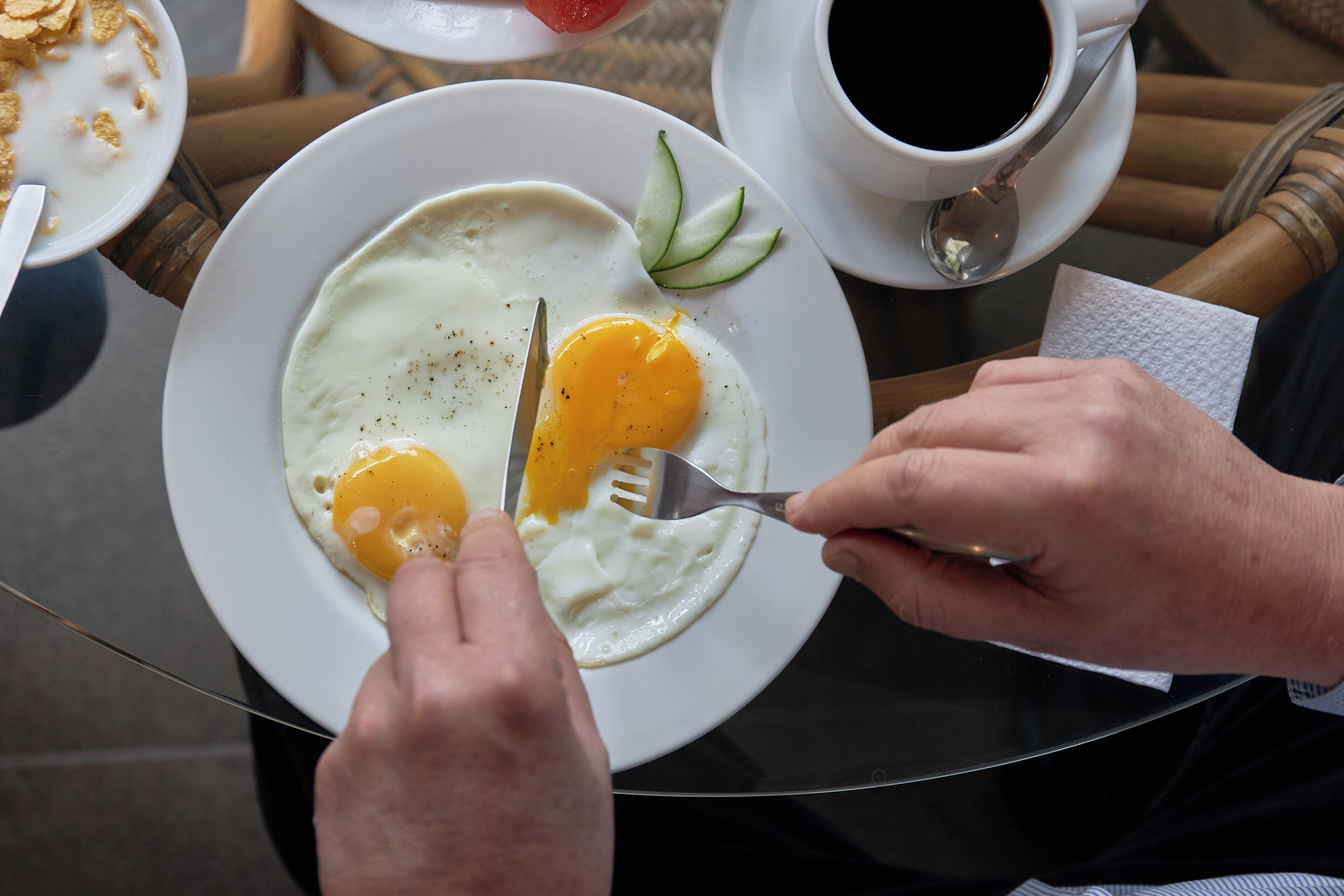 daily buffet breakfast (pen 29 per person)