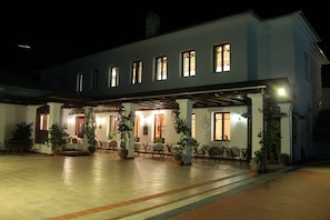 Outdoor banquet area - Pelion Resort (Volos)