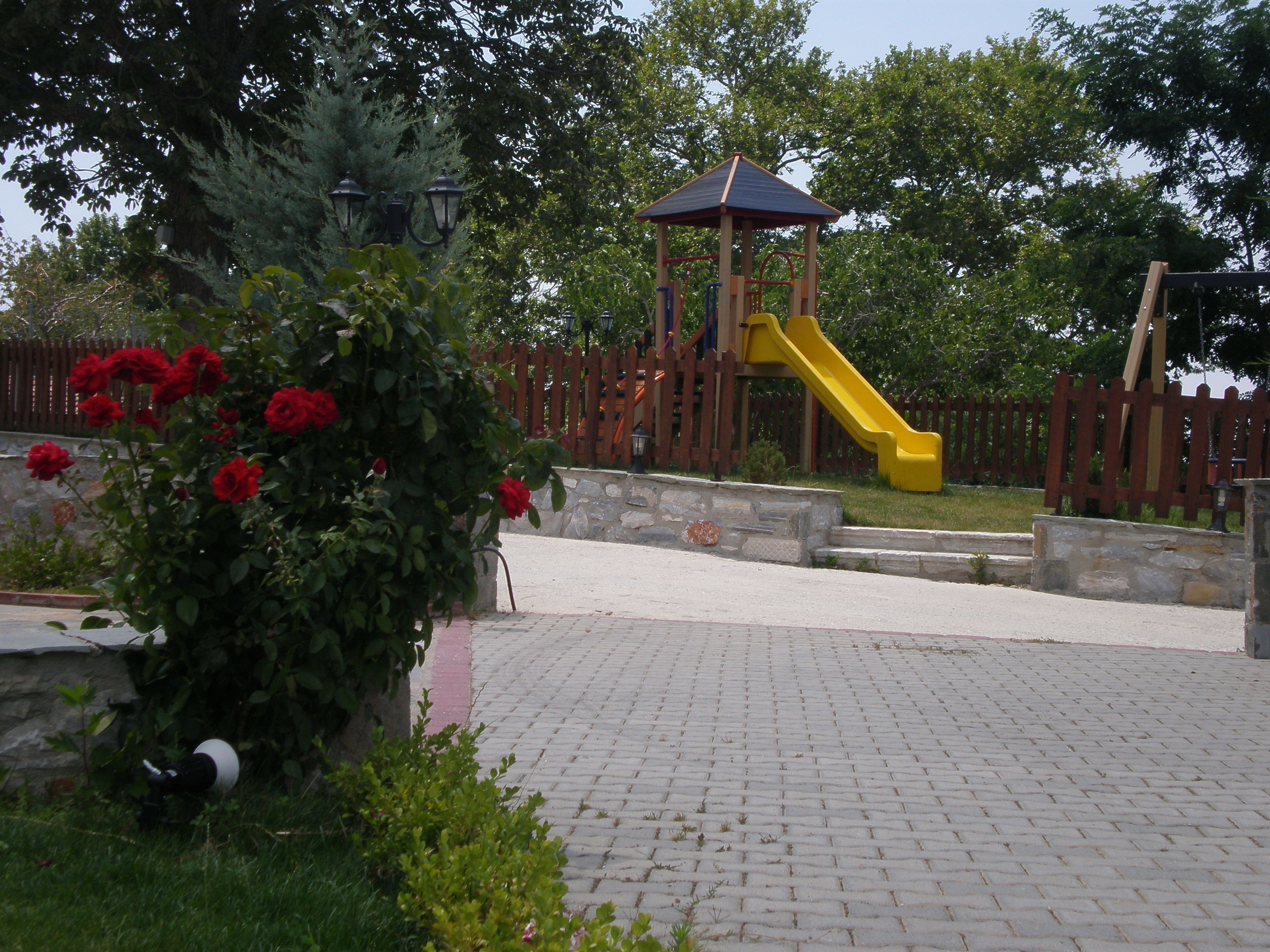 Children’s play area – outdoor