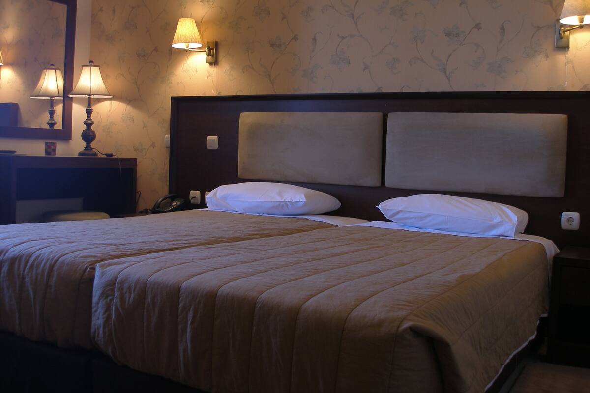 1 bedroom, Egyptian cotton sheets, premium bedding, in-room safe