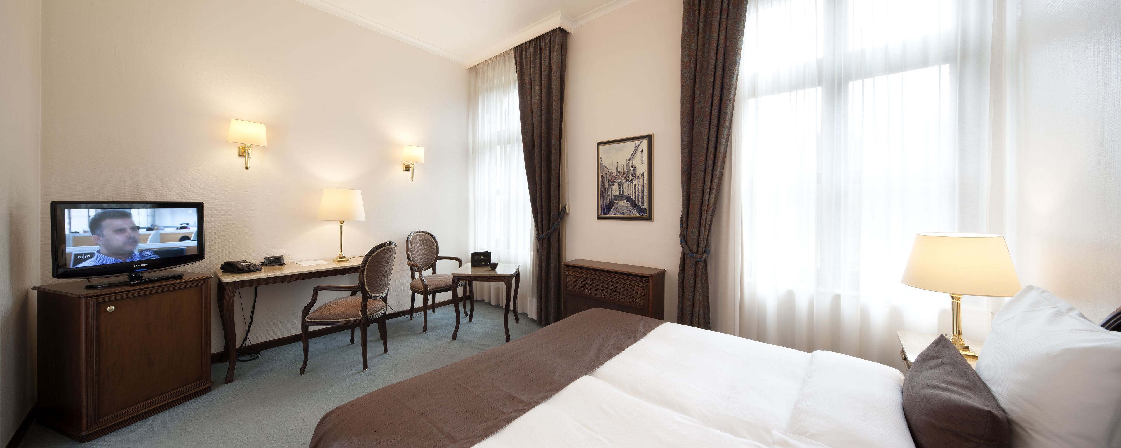 Habitació doble Deluxe | Minibar, caixa forta a l'habitació i escriptori 