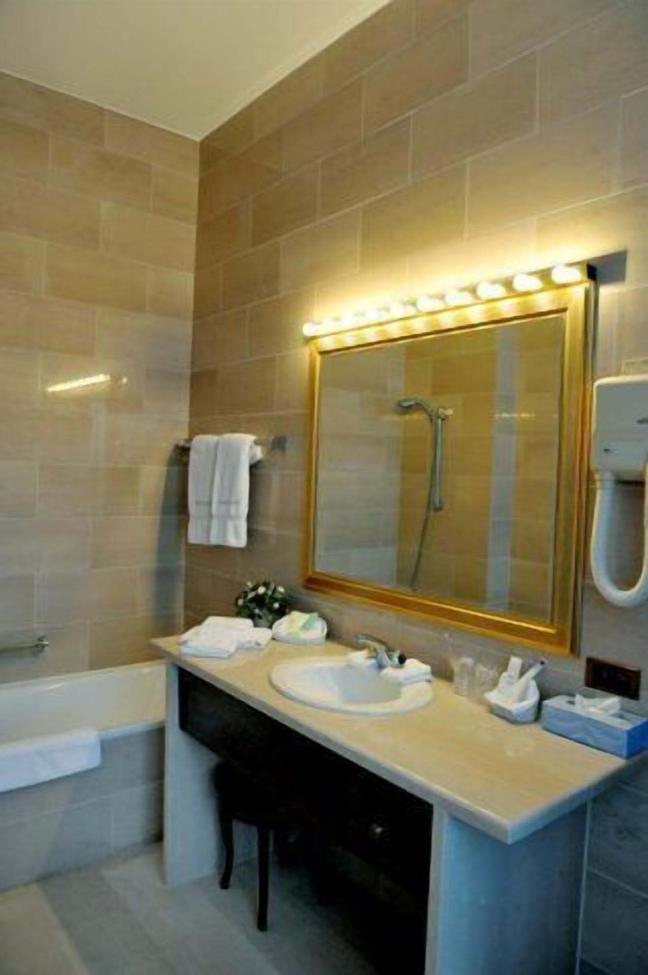 executive double room | bathroom | shower, free toiletries, hair dryer, towels