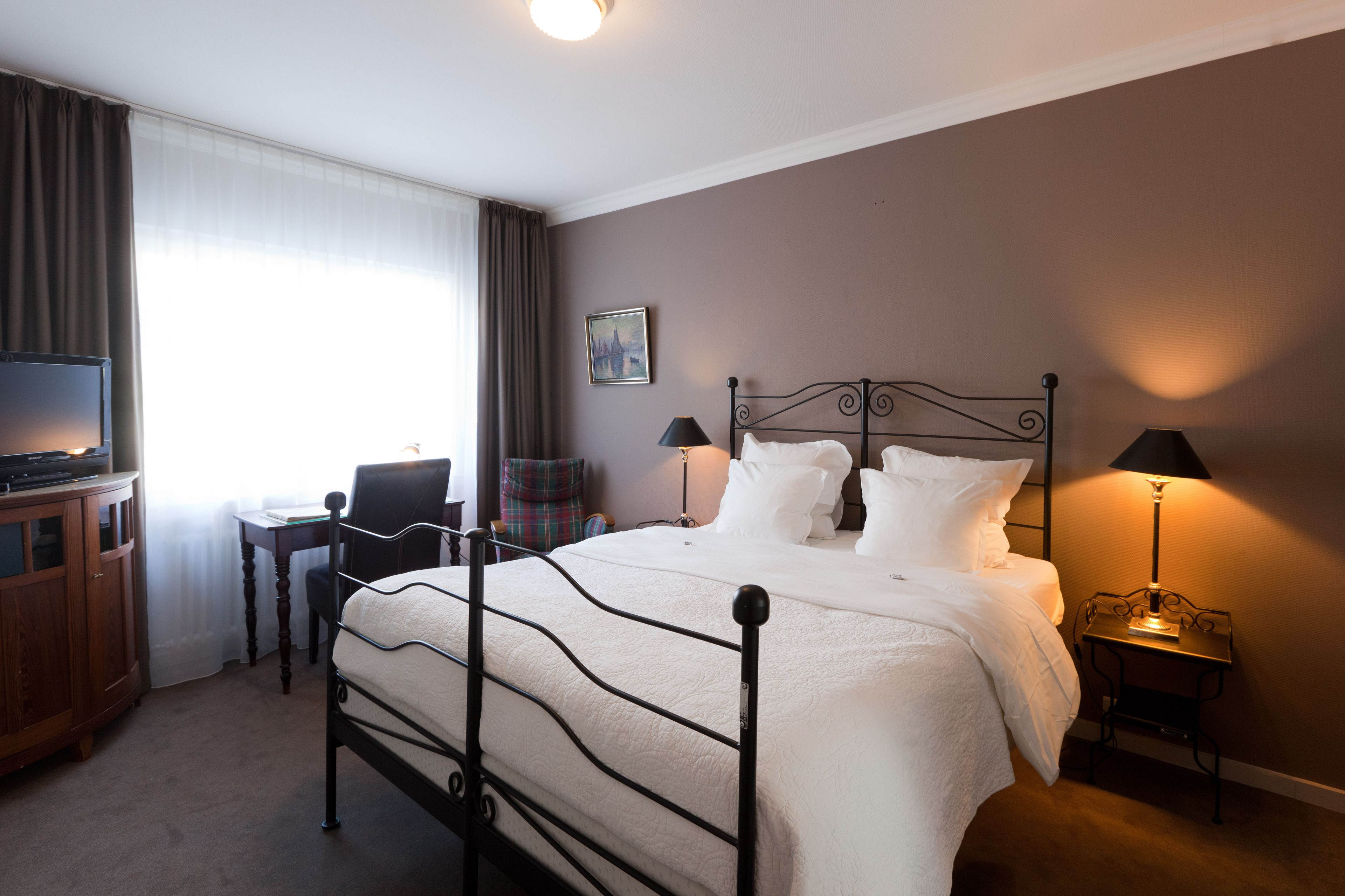 minibar, in-room safe, desk, iron/ironing board