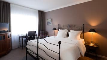 Minibar, safe på rommet, skrivebord og strykejern/-brett