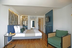 Panoramic Suite (5th Floor) | Minibar, individually decorated, individually furnished, soundproofing