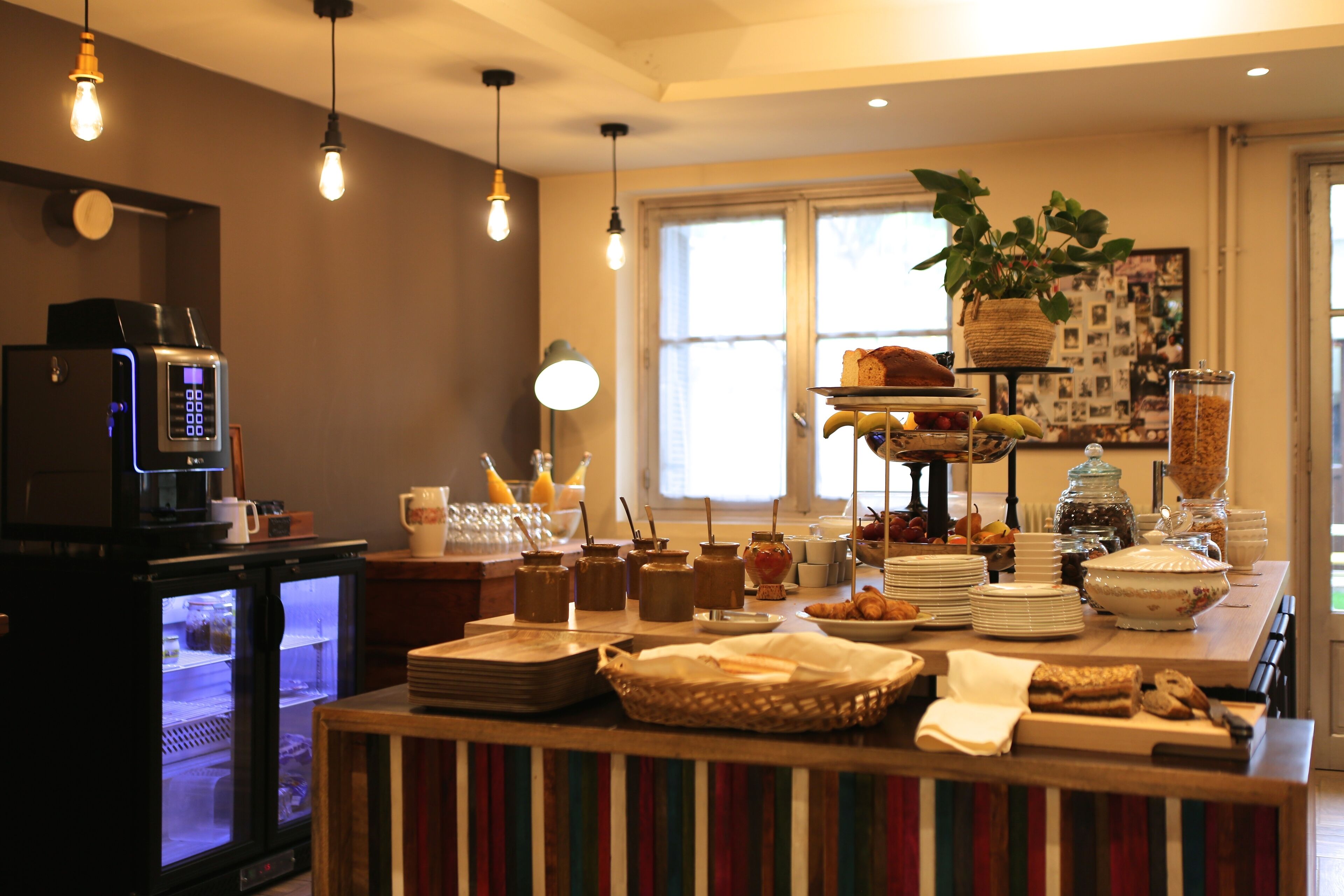 daily continental breakfast (eur 15 per person)