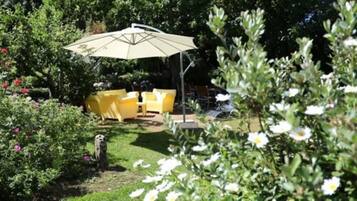 Khu ẩm thực ngoài trời