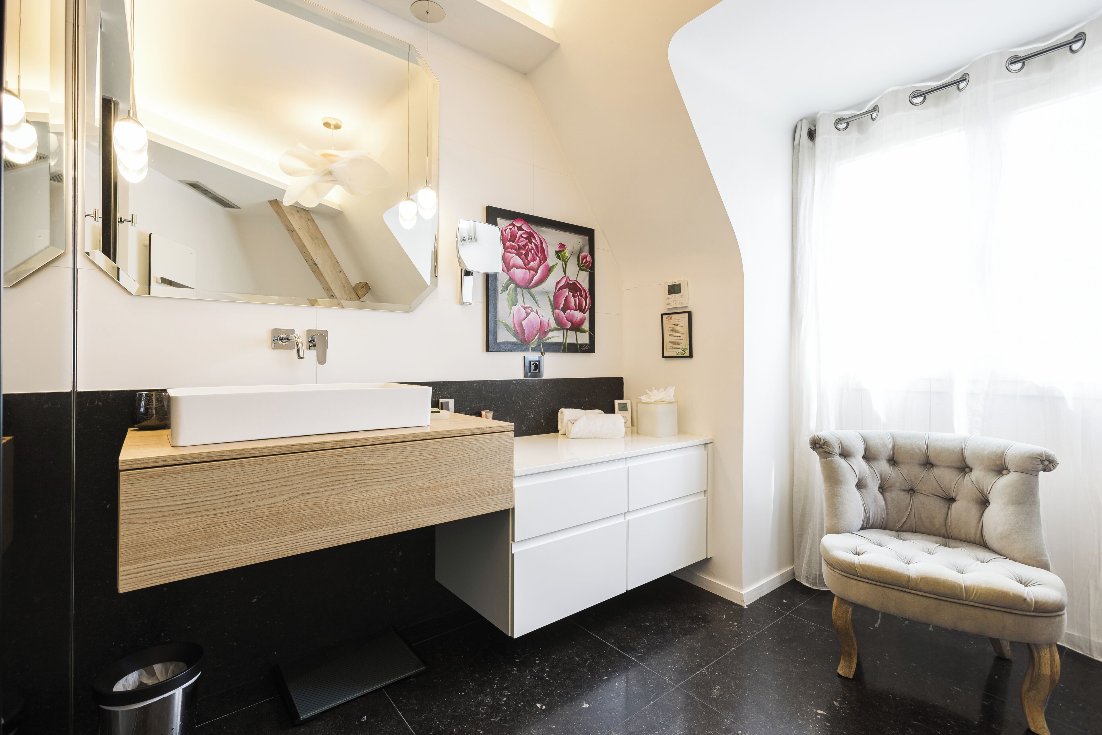 suite (plaza) | bathroom | free toiletries, hair dryer, bathrobes, slippers