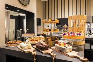 Buffet déjeuner (21 EUR par personne)