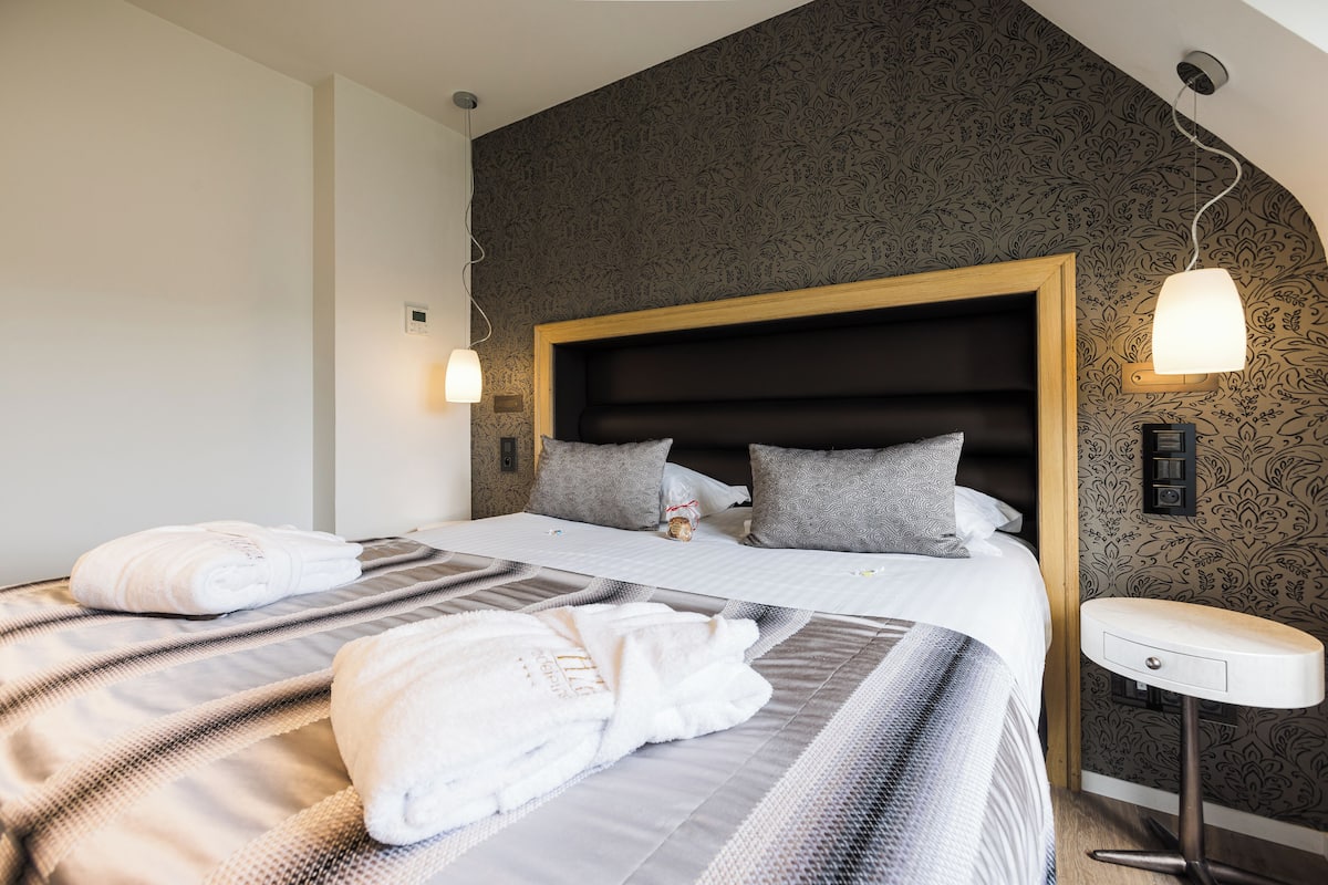 Suite (Plaza) | Premium bedding, minibar, in-room safe, desk