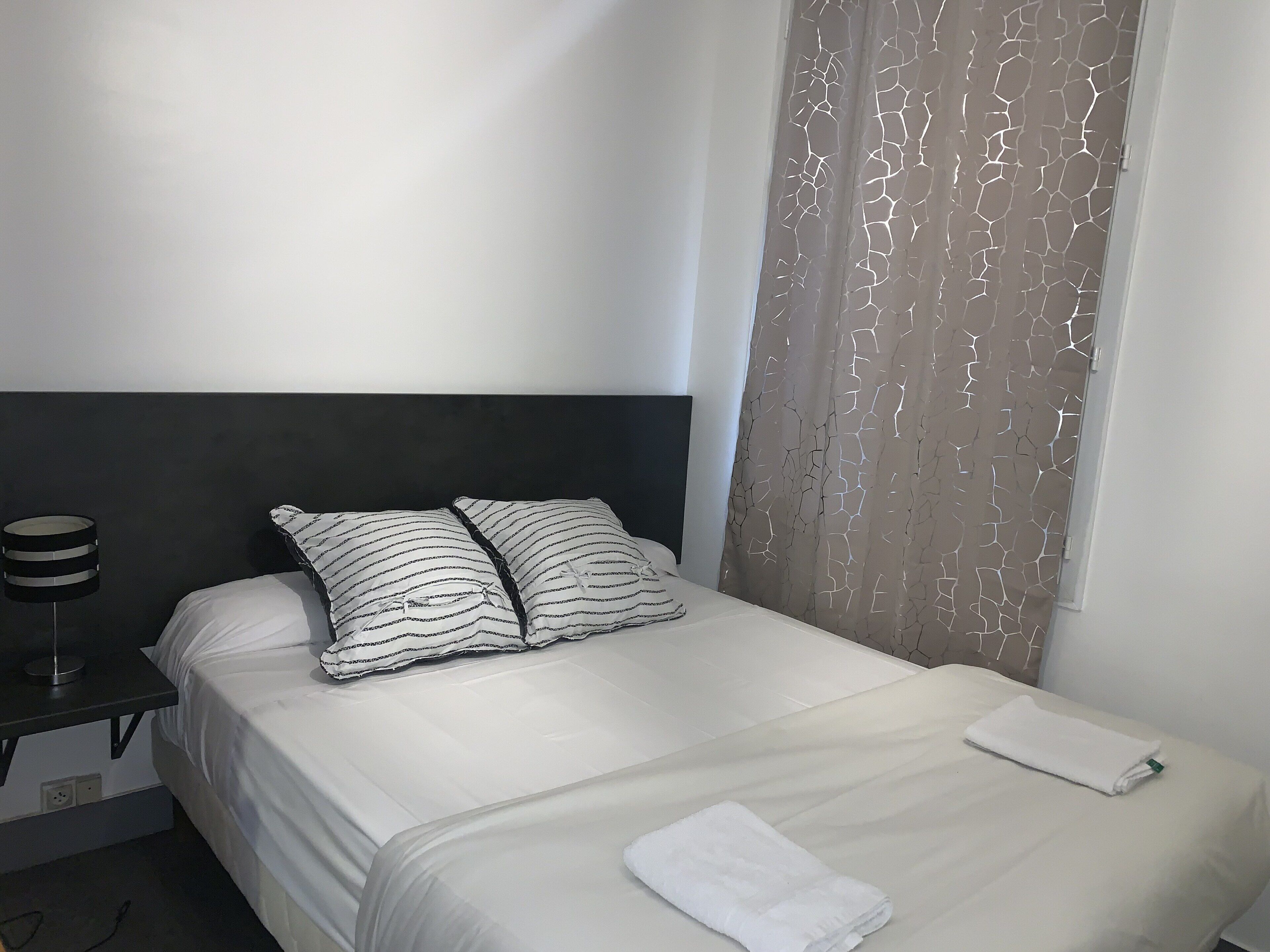 Doppelzimmer | Schreibtisch, Bügeleisen/Bügelbrett, Zustellbetten, kostenloses WLAN