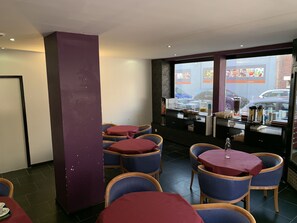 Breakfast area - Mondial Hotel (Le Havre)