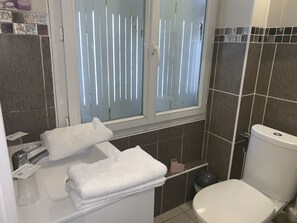 Private spa tub - Mondial Hotel (Le Havre)