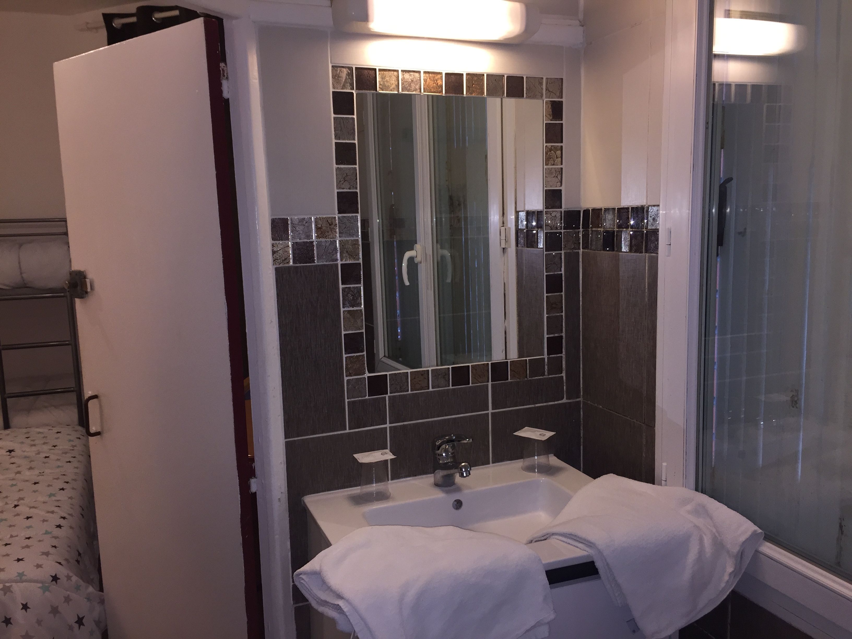 Shower, free toiletries, towels