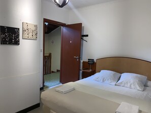 Room - Mondial Hotel (Le Havre)