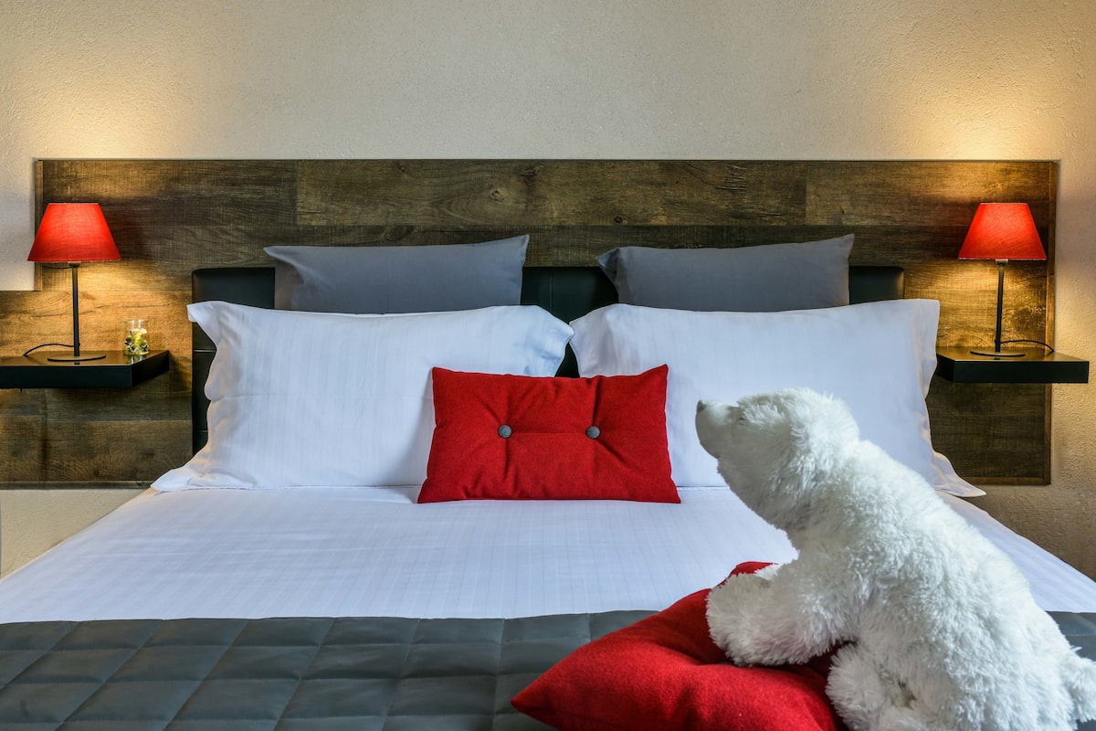 double room | desk, laptop workspace, free wifi, bed sheets