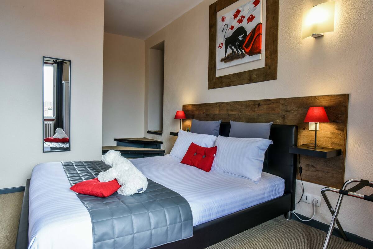 double room | desk, laptop workspace, free wifi, bed sheets