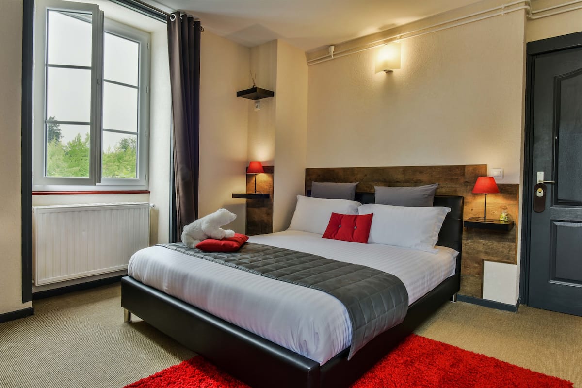 double room | desk, laptop workspace, free wifi, bed sheets