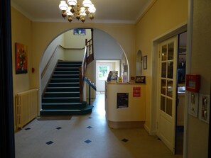 Lobby - Hôtel Restaurant Le Cheval Blanc (Cerizay)