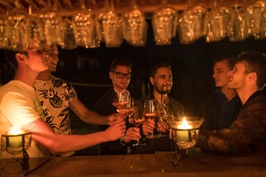 Bar en bord de piscine