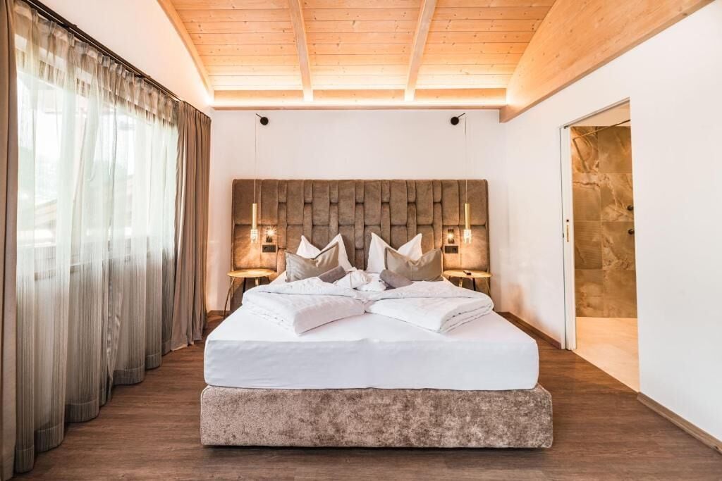 Svit | Värdeförvaringsskåp på rummet, skrivbord, ljudisolering och gratis wi-fi