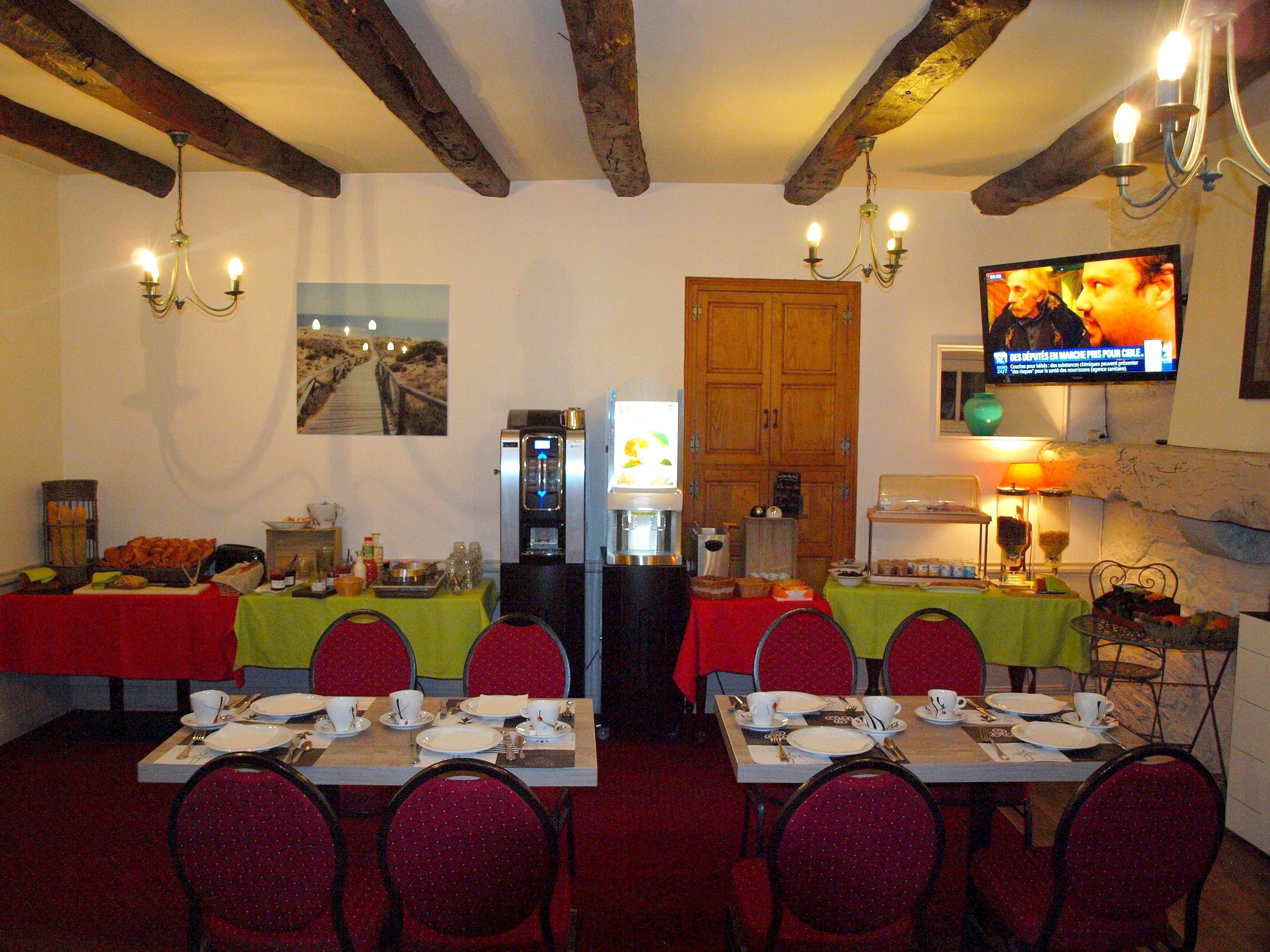 daily continental breakfast (eur 10.50 per person)