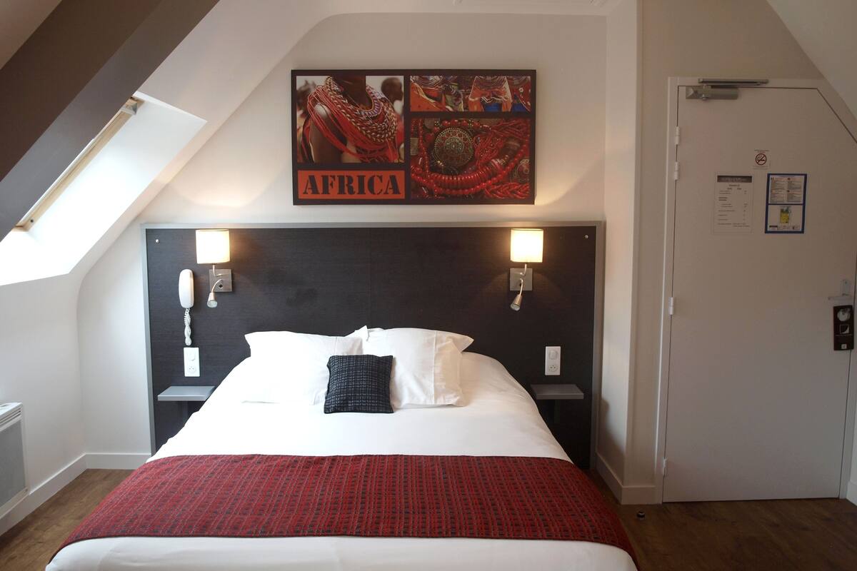 1 bedroom, premium bedding, desk, free wifi