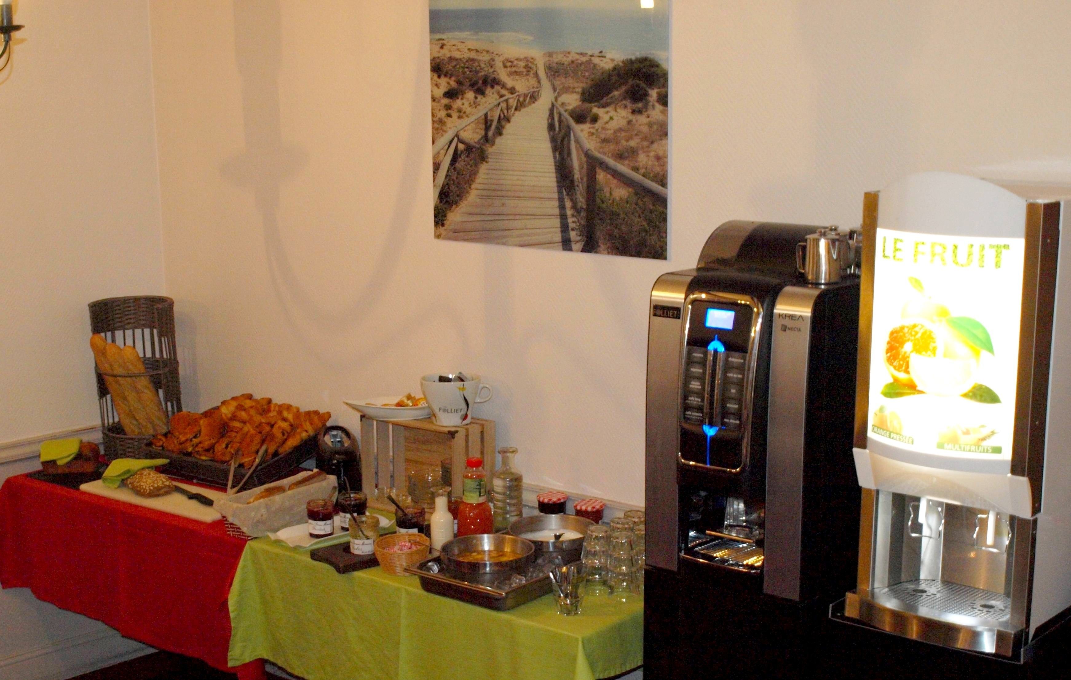 daily continental breakfast (eur 10.50 per person)