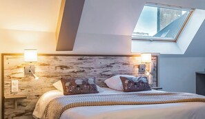 Double Room, Courtyard View | Premium bedding, desk, free WiFi, bed sheets - Auberge du Cheval Blanc (Baud)