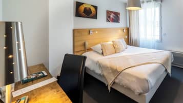 Chambre Double Confort | Literie de qualité supérieure, bureau, Wi-Fi gratuit, draps fournis