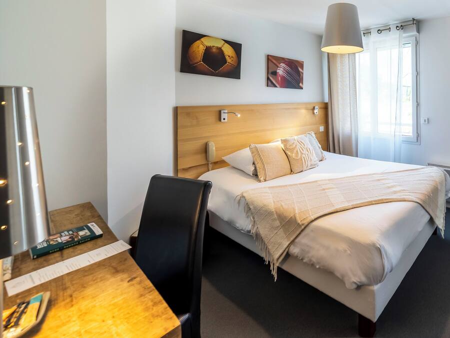 Kamar Double Comfort | Seprai premium, meja kerja, Wi-Fi gratis, dan seprai linen