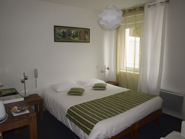 Comfort dubbelrum | Sängtillbehör av högsta kvalitet, skrivbord, gratis wi-fi och sängkläder