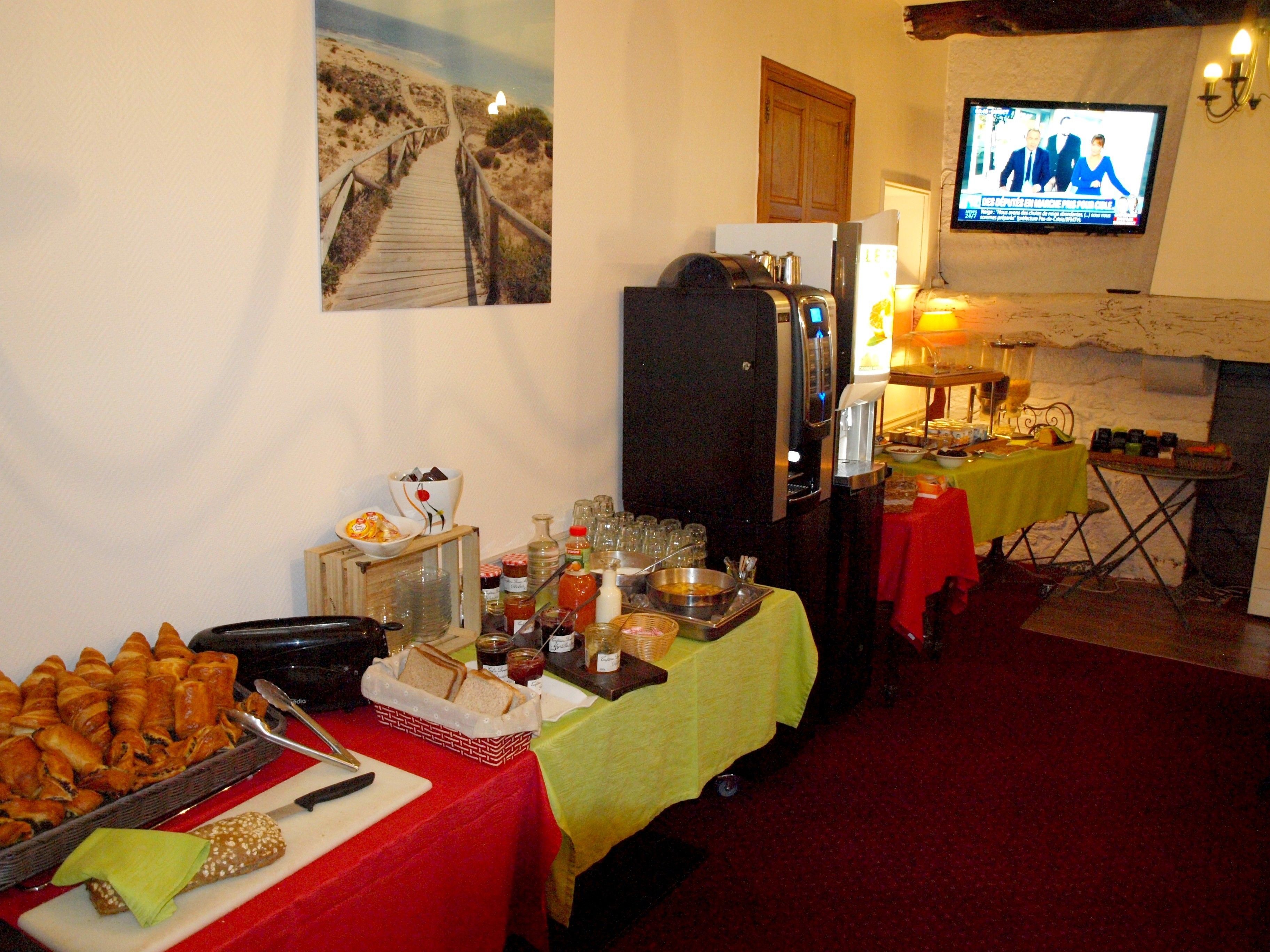 daily continental breakfast (eur 10.50 per person)