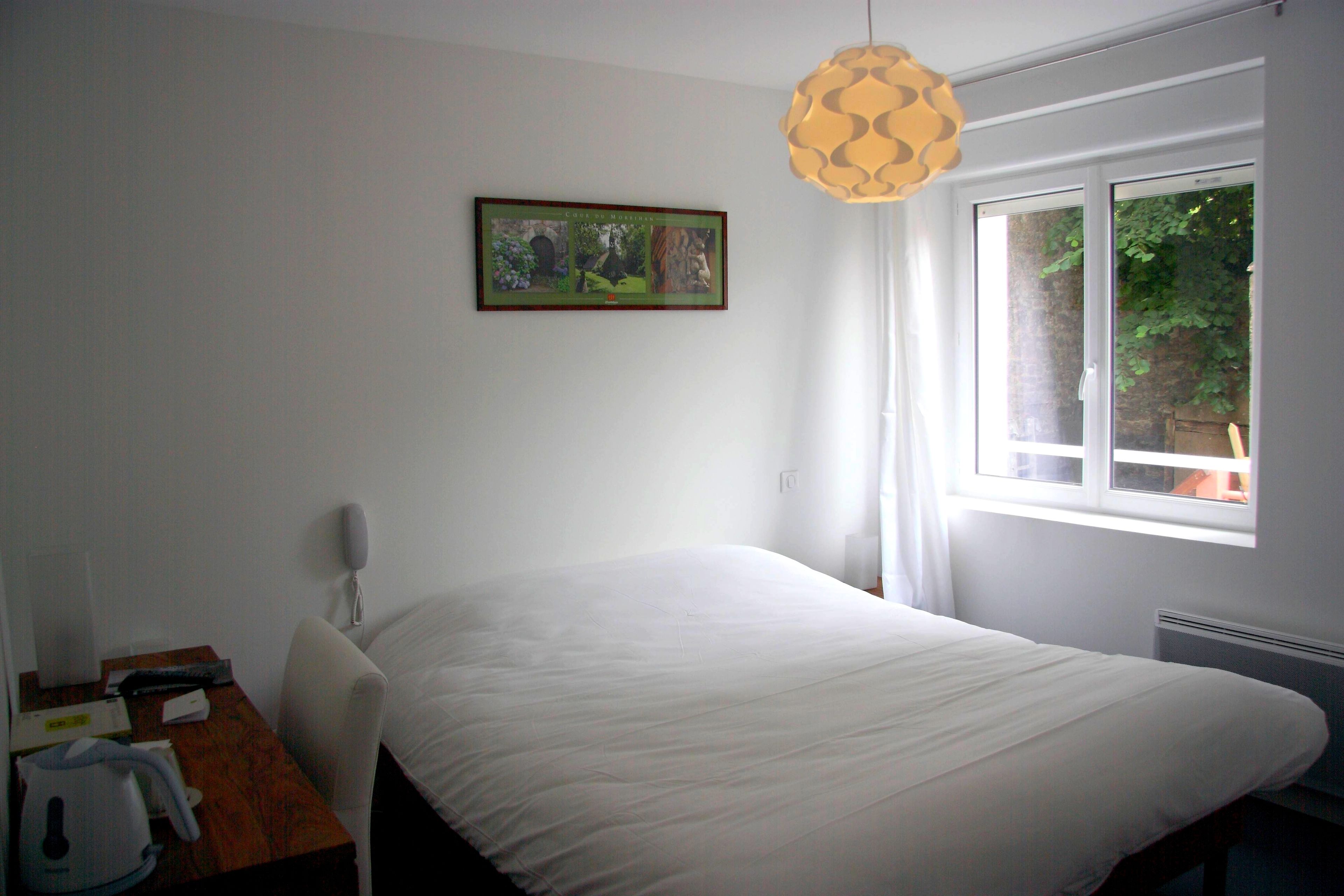 1 bedroom, premium bedding, desk, free wifi