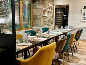 Breakfast, lunch and dinner served - Auberge du Cheval Blanc (Baud)