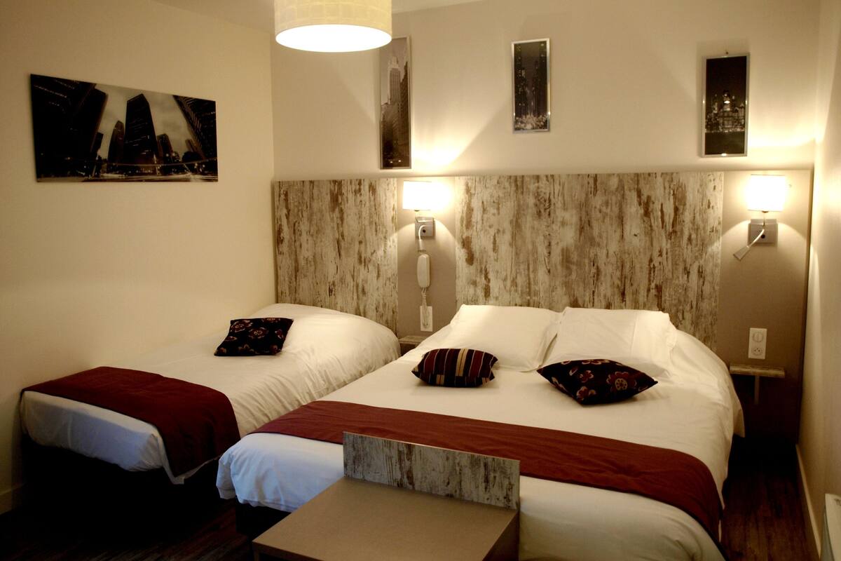 1 bedroom, premium bedding, desk, free wifi